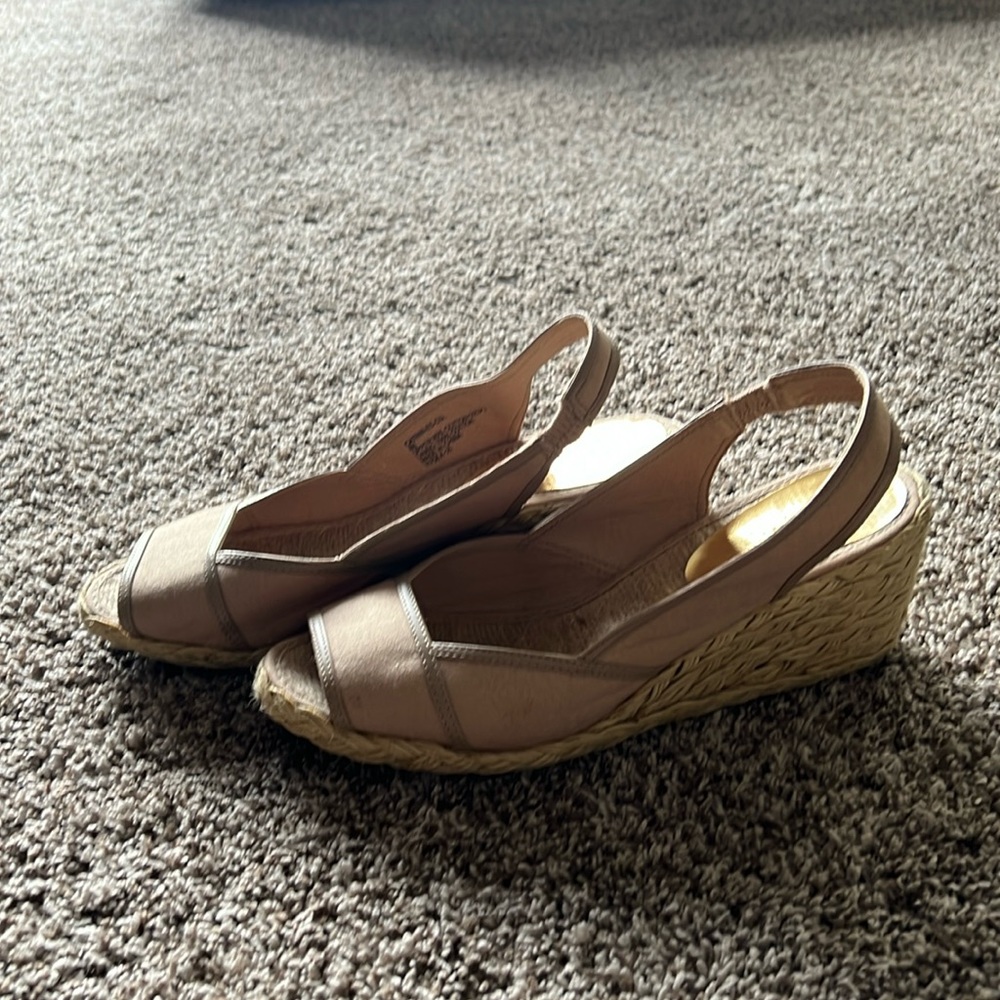 Size 8 Lauren Ralph Lauren wedge sandals